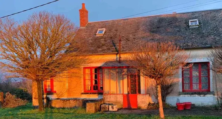 Het huis van Wim in de Nièvre in avondlicht